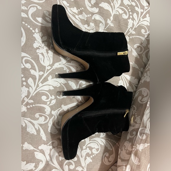 Gorgeous Ann Michelle Booties! - Picture 3 of 10